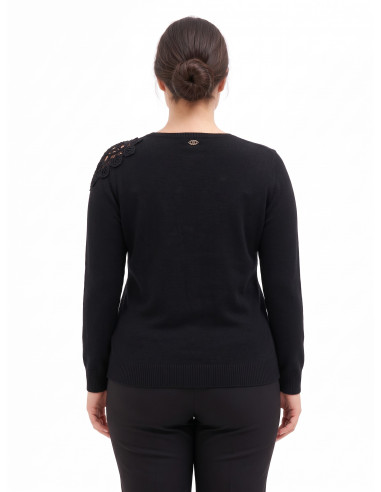 Getailleerde curvy trui met gehaakt detail op de schouder Rinascimento Curvy
