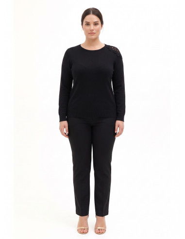 Pull grande taille cintré avec détail en crochet sur l’épaule Rinascimento Curvy