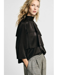 Blouse à volants à manches longues et col montant, s’il vous plaît