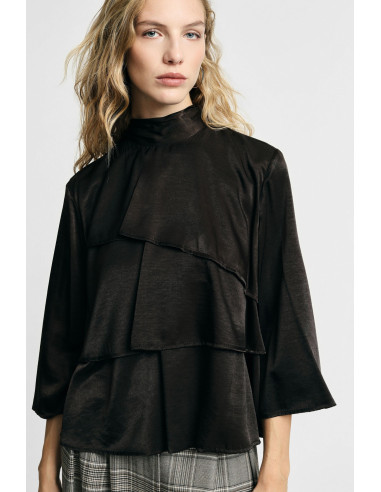 Blouse à volants à manches longues et col montant, s’il vous plaît