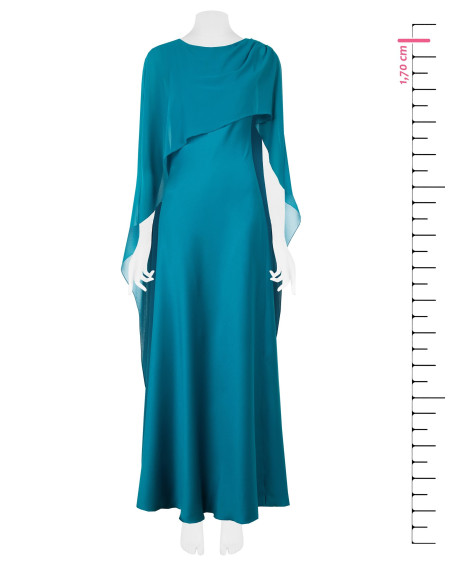Robe longue fluide en satin structuré avec cape en georgette « Rinascimento »
