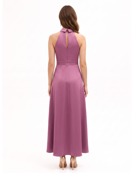 Robe longue en satin structuré à col montant, froncée sur un côté Rinascimento