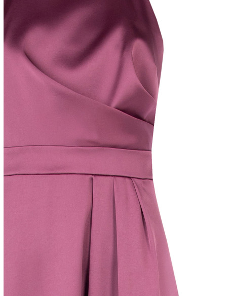 Robe longue en satin structuré à col montant, froncée sur un côté Rinascimento