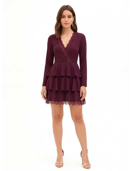 Robe courte à volants en crêpe avec empiècements en dentelle Rinascimento