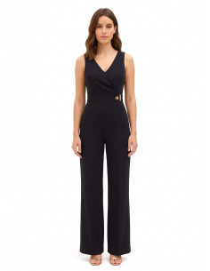 Jumpsuit met wijde pijpen van scuba-crêpe, met V-hals en decoratieve gesp Rinascimento