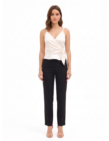 Crop top en satin avec encolure en V croisée et nouée sur un côté Rinascimento