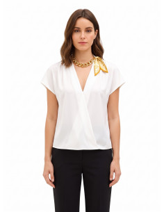 Blouse en satin mat à encolure en V avec chaîne et foulards entrelacés Rinascimento