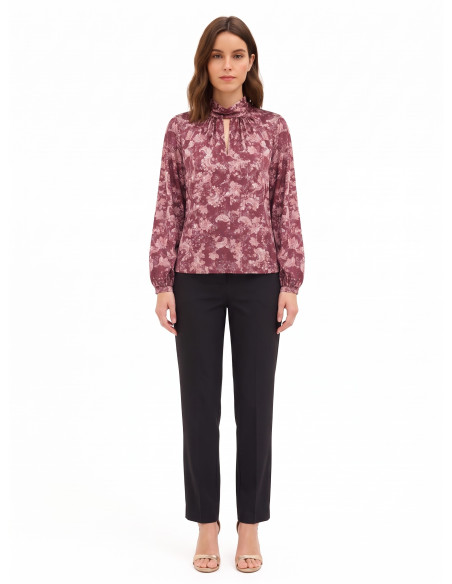 Vloeiende satijnen blouse met paisleyprint en opgerolde kraag Rinascimento