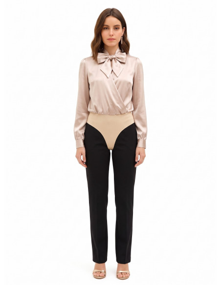 Body ample en satin avec décolleté en V croisé et nœud Rinascimento