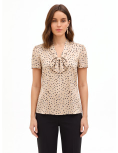Satijnen blouse met dubbele stippen, V-hals en strik Rinascimento