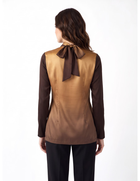 Getailleerde lange satijnen blouse met V-hals en strik Rinascimento