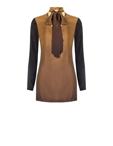Blouse longue cintrée en satin avec col en V et nœud Rinascimento