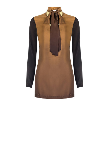 Blouse longue cintrée en satin avec col en V et nœud Rinascimento