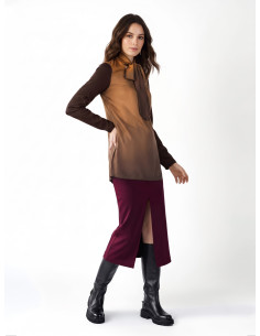 Blouse longue cintrée en satin avec col en V et nœud Rinascimento
