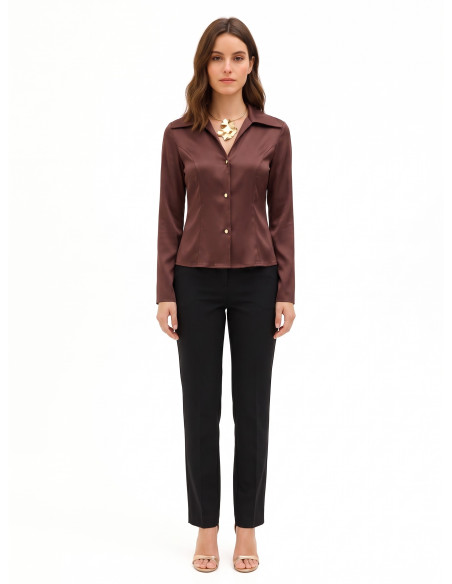 Chemisier cintré et court en satin avec collier assorti Rinascimento