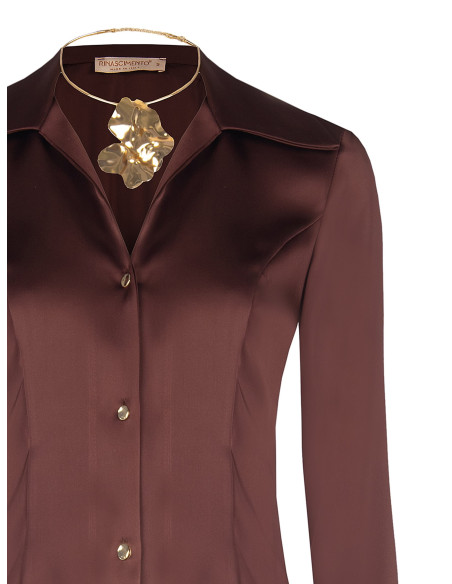 Chemisier cintré et court en satin avec collier assorti Rinascimento