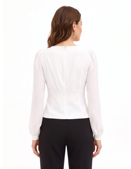 Getailleerde blouse van scuba-crêpe met een gekruiste V-hals en bijpassende knopen Rinascimento
