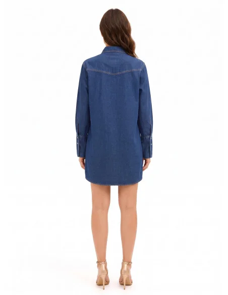Robe-chemise courte oversize en denim avec poches poitrine et boutons-pression Rinascimento