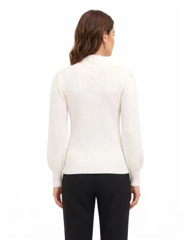 Pull à col roulé côtelé avec manches bouffantes et boutons ton sur ton Rinascimento - Blanc crème