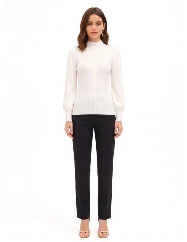 Pull à col roulé côtelé avec manches bouffantes et boutons ton sur ton Rinascimento - Blanc crème