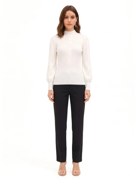 Pull à col roulé côtelé avec manches bouffantes et boutons ton sur ton Rinascimento - Blanc crème