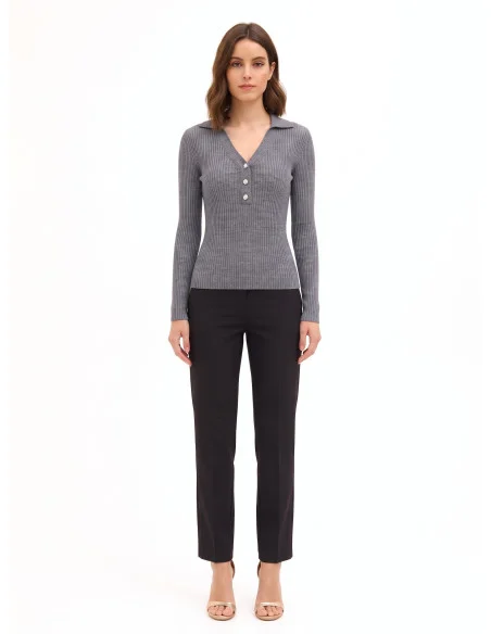 Pull ajusté côtelé à col polo avec boutons bijou Rinascimento
