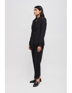 Ensemble Maryley avec veste simple boutonnage et pantalon cigarette en dentelle 2
