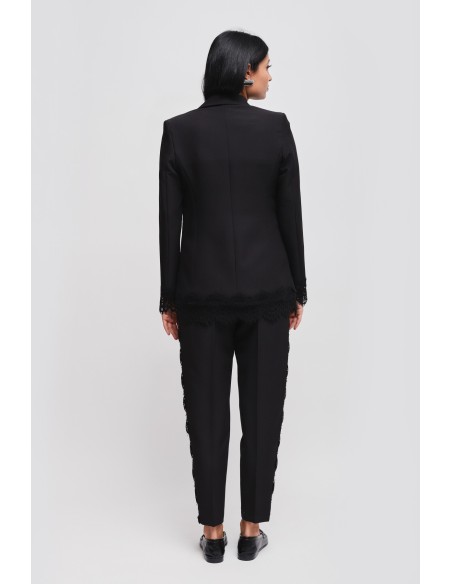 Ensemble Maryley avec veste simple boutonnage et pantalon cigarette en dentelle