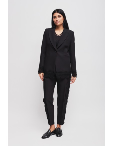 Ensemble Maryley avec veste simple boutonnage et pantalon cigarette en dentelle
