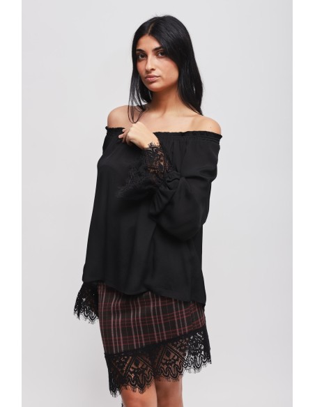 Maryley-blouse met boothals en kanten manchetten