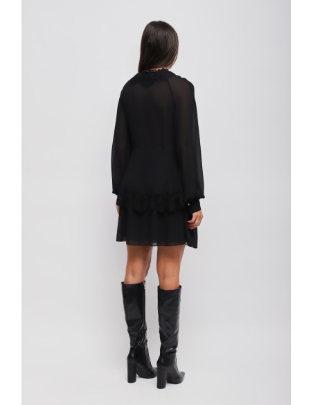 Robe courte avec dentelle Maryley
