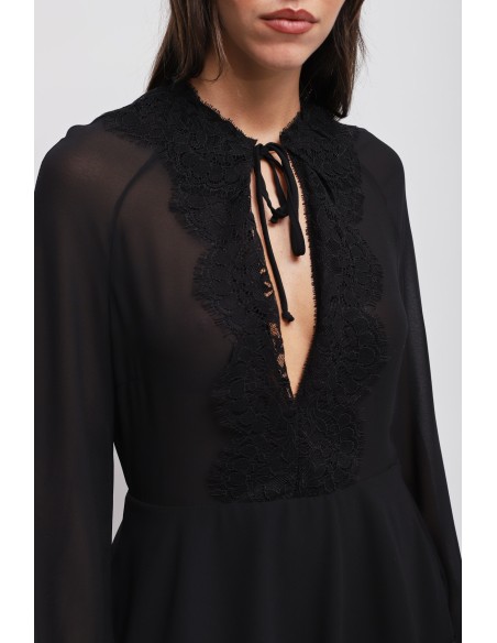 Robe courte avec dentelle Maryley