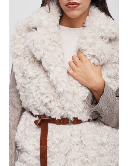 Maryley gilet van imitatiebont met riem