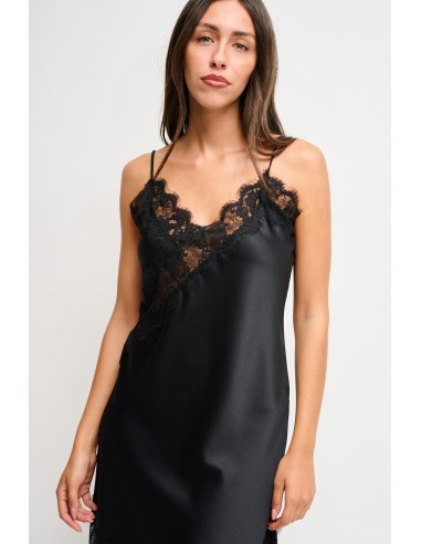 Robe asymétrique en satin avec bordures en dentelle Maryley