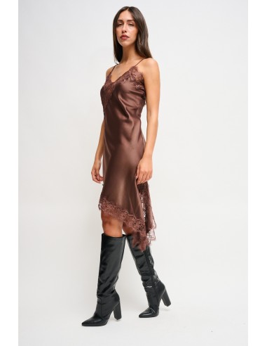 Robe asymétrique en satin avec bordures en dentelle Maryley