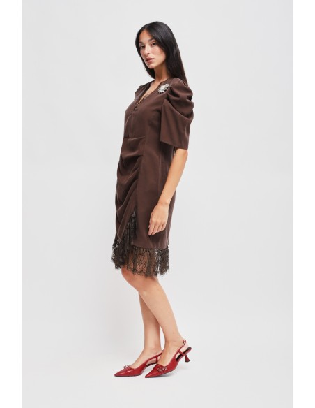 Robe courte drapée avec détails en dentelle Maryley