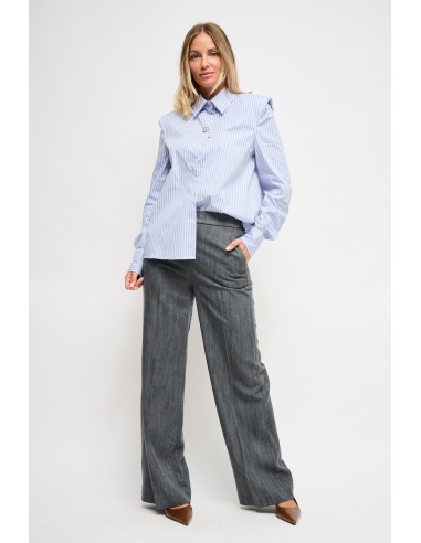 Chemise à épaules rembourrées et épingle à bijoux Maryley