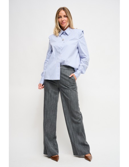 Chemise à épaules rembourrées et épingle à bijoux Maryley