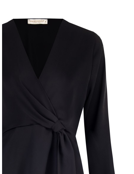 Blouse van mat satijn met gekruiste V-hals Rinascimento