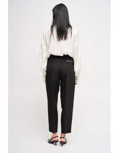 Pantalon carotte avec détails en satin Maryley