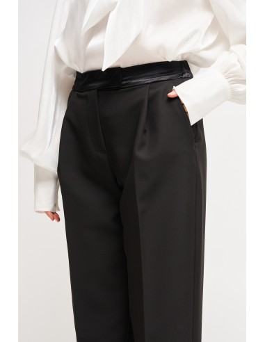 Pantalon carotte avec détails en satin Maryley