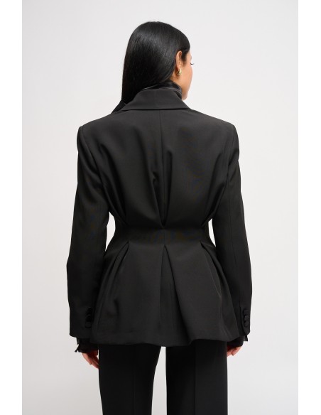 Dubbelrijige blazer met satijnen details van Maryley