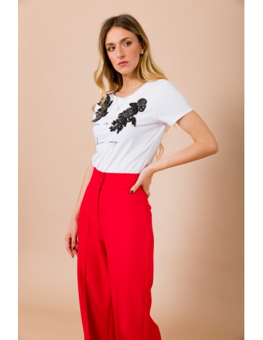 T-shirt “Love Is The Way” met sieradenapplicaties van Maryley
