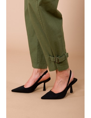 Cargo broek met veters onderaan. Elastische taille en bijpassende riem van Maryley