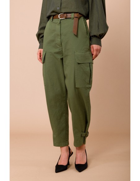 Cargo broek met veters onderaan. Elastische taille en bijpassende riem van Maryley