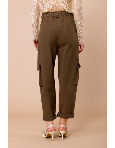 Pantalon cargo avec ceinture élastiquée à l'arrière et breloques sur le devant Maryley
