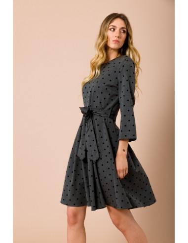 Robe courte avec jupe roulante. Manches 3/4 avec floccato à pois Maryley