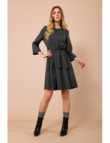 Robe courte avec jupe roulante. Manches 3/4 avec floccato à pois Maryley
