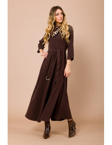 Robe longue à manches 3/4. Ceinture à la taille et foulard assorti Maryley