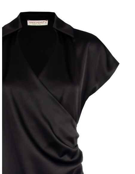 Robe longue en satin avec col en V drapé Rinascimento